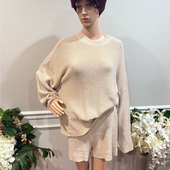 NWOT Cream Oversized Crew Neck Sweater shorts set - Picture 3 of 5